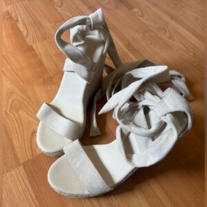 Elegant Cream Women's Sandals